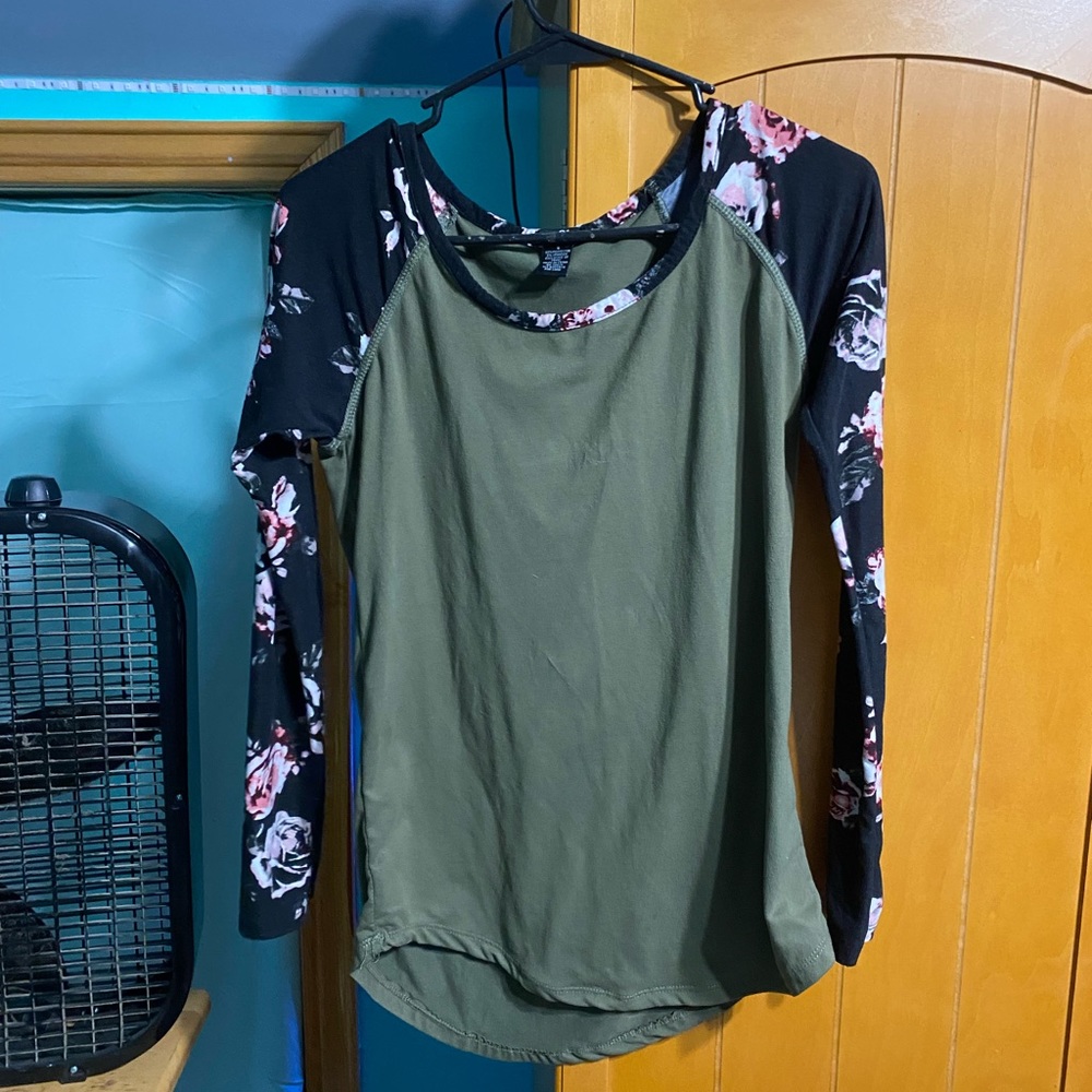 Rue21 long sleeve floral shirt